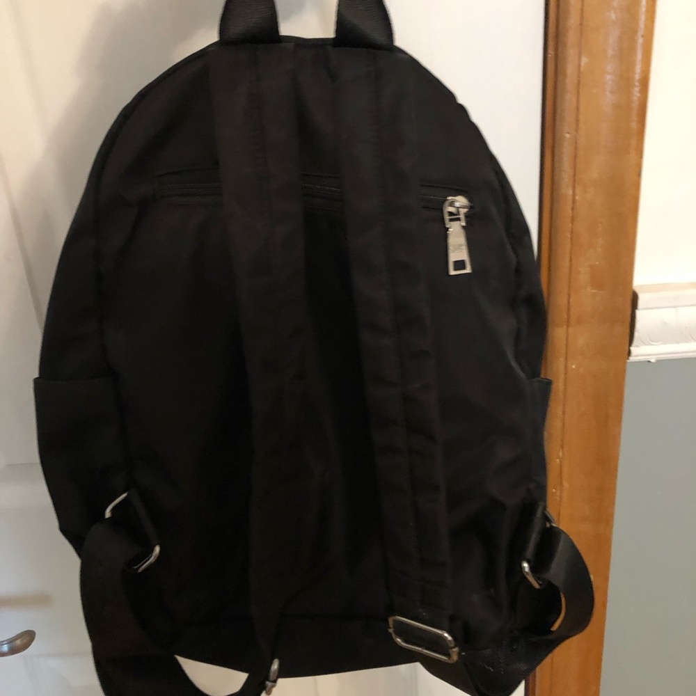 Backpack  🎒 - Picture 2 of 3